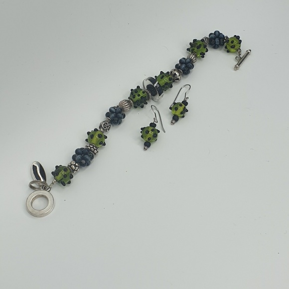 Vintage bracelet and earrings - Picture 2 of 4